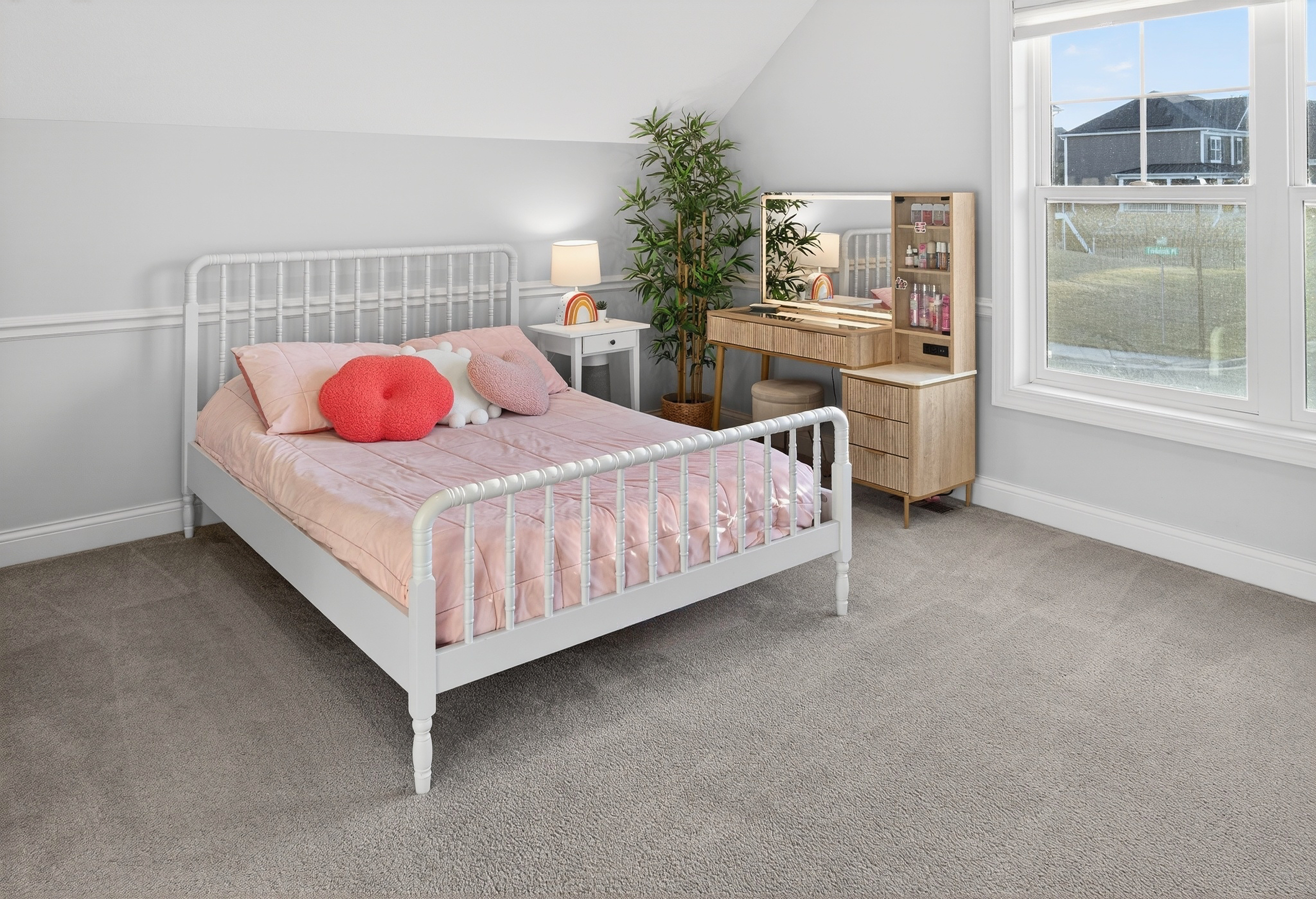 Upper level bedroom with ceiling fan and custom closet